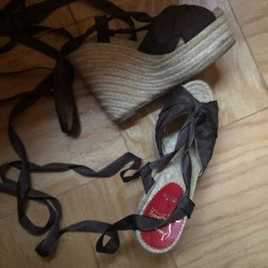 Louboutin wedges size 6